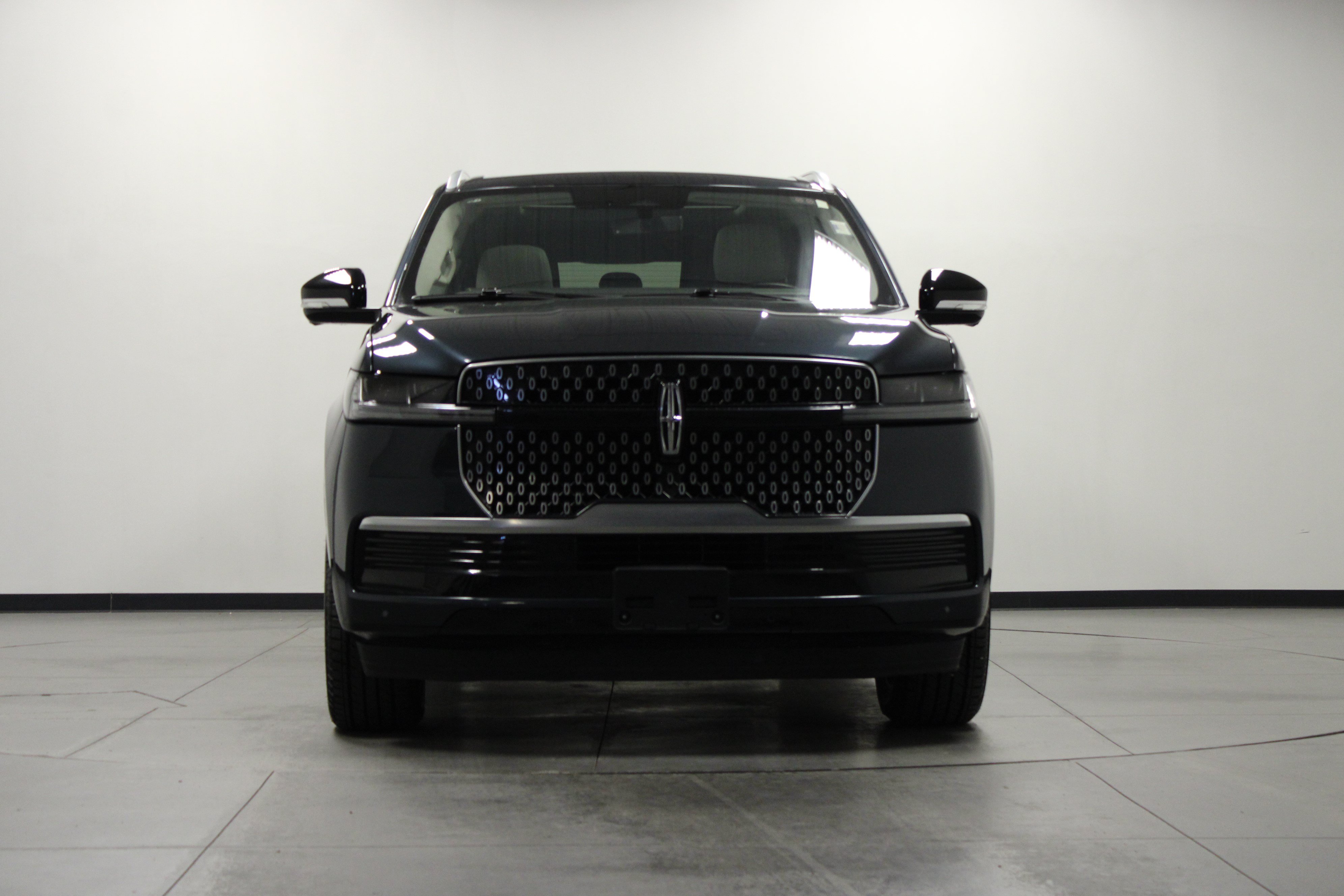 Used 2025 Lincoln Navigator L Reserve AWD/4WD image 9