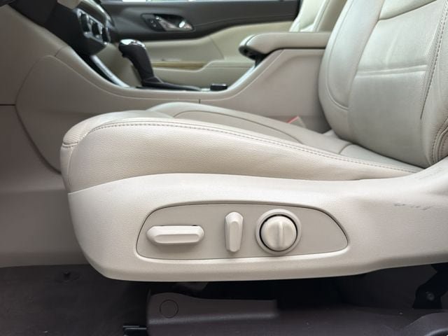 Used 2019 GMC Acadia Denali w/ Technology Package FWD image 24