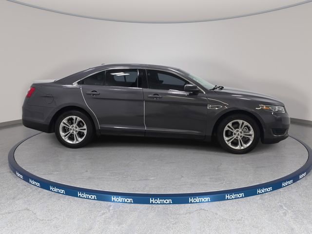 Used 2017 Ford Taurus SE image 5
