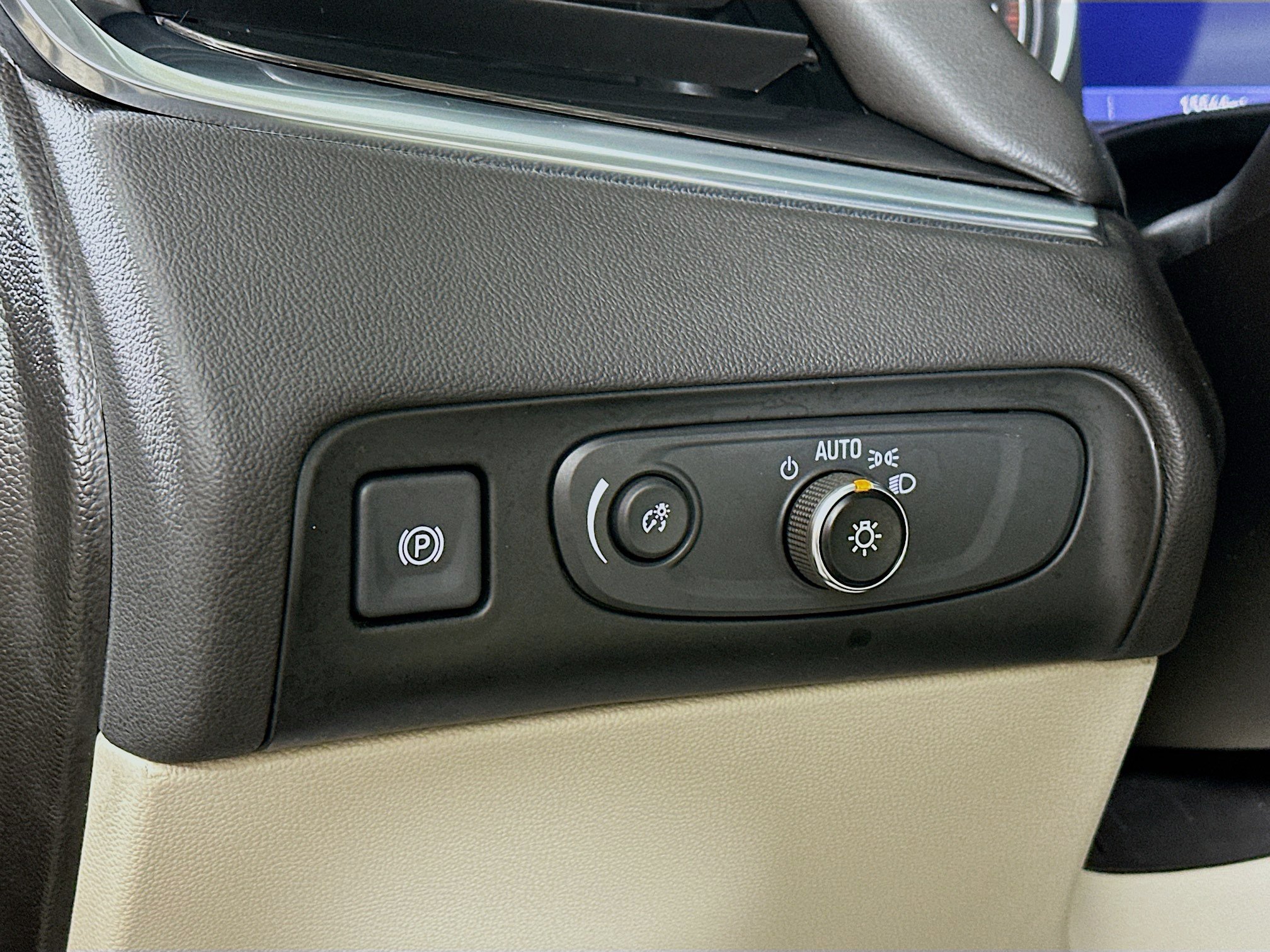 Used 2021 Buick Enclave Premium w/ Sun and Sites Package FWD image 10