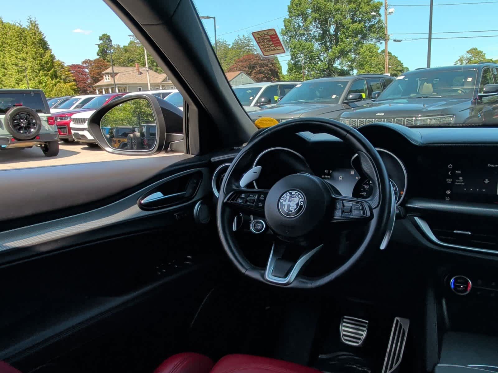 Used 2023 Alfa Romeo Stelvio Veloce AWD/4WD image 31