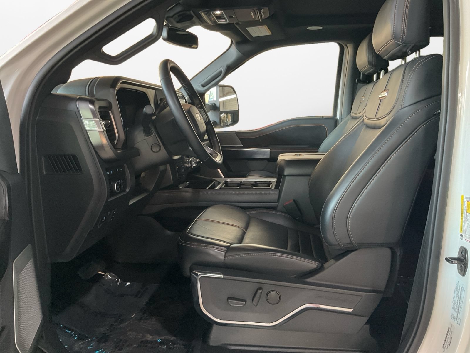 Used 2023 Ford F350 Platinum w/ FX4 Off-Road Package AWD/4WD image 9