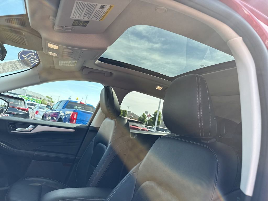 Used 2022 Ford Escape SEL w/ Technology Package FWD image 5