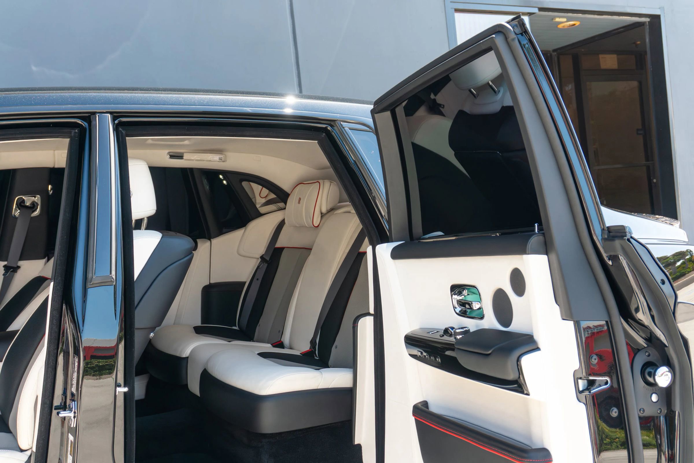 Used 2024 Rolls-Royce Phantom Sedan w/ The Phantom Package RWD image 60