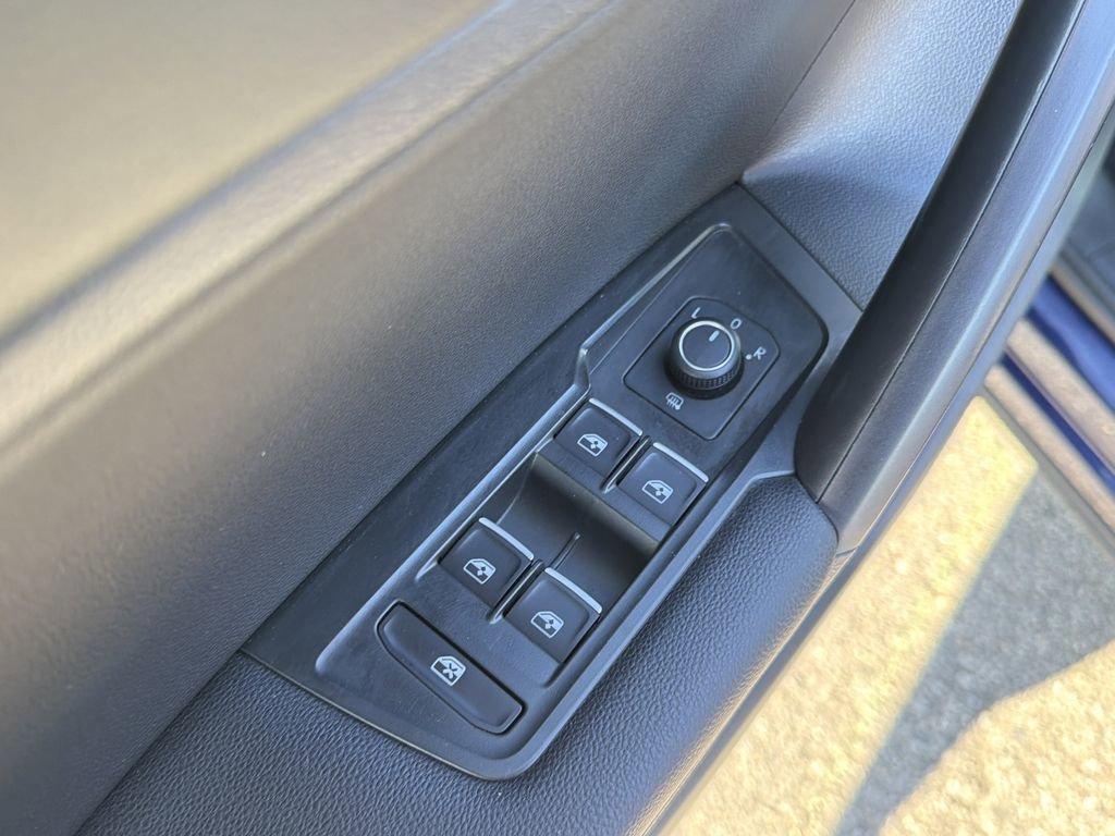 Used 2021 Volkswagen Tiguan SE w/ Panoramic Sunroof Package FWD image 24