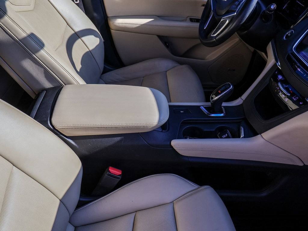 Used 2018 Cadillac XT5 Luxury w/ Driver Awareness Package image 15