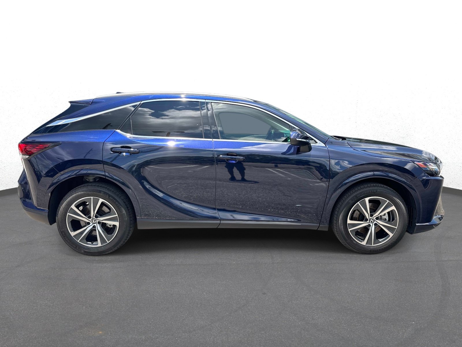 Used 2024 Lexus RX 350h w/ Accessory Package (Z1) AWD/4WD image 2