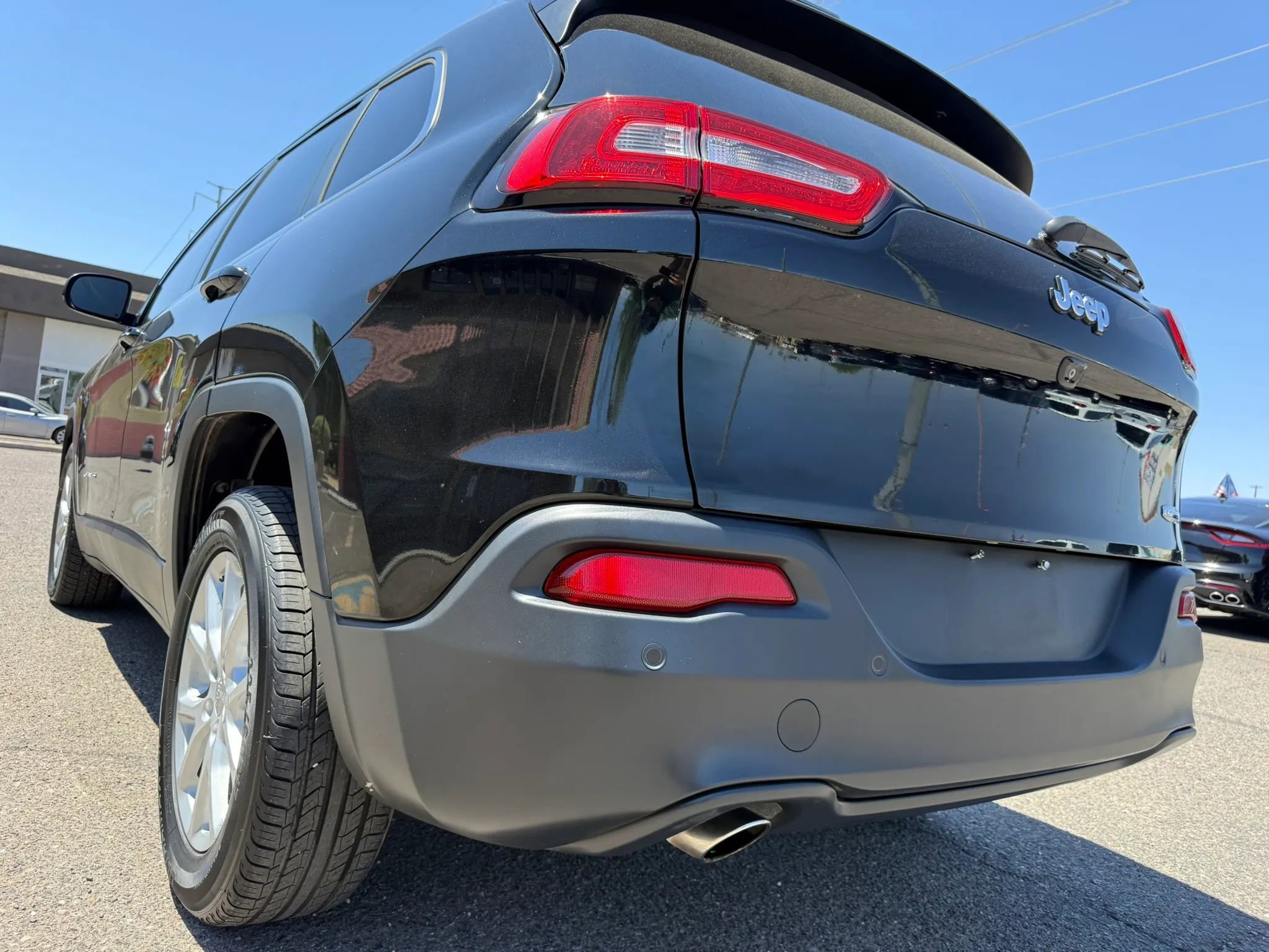 Used 2017 Jeep Cherokee Latitude w/ Safety/Convenience Group FWD image 43