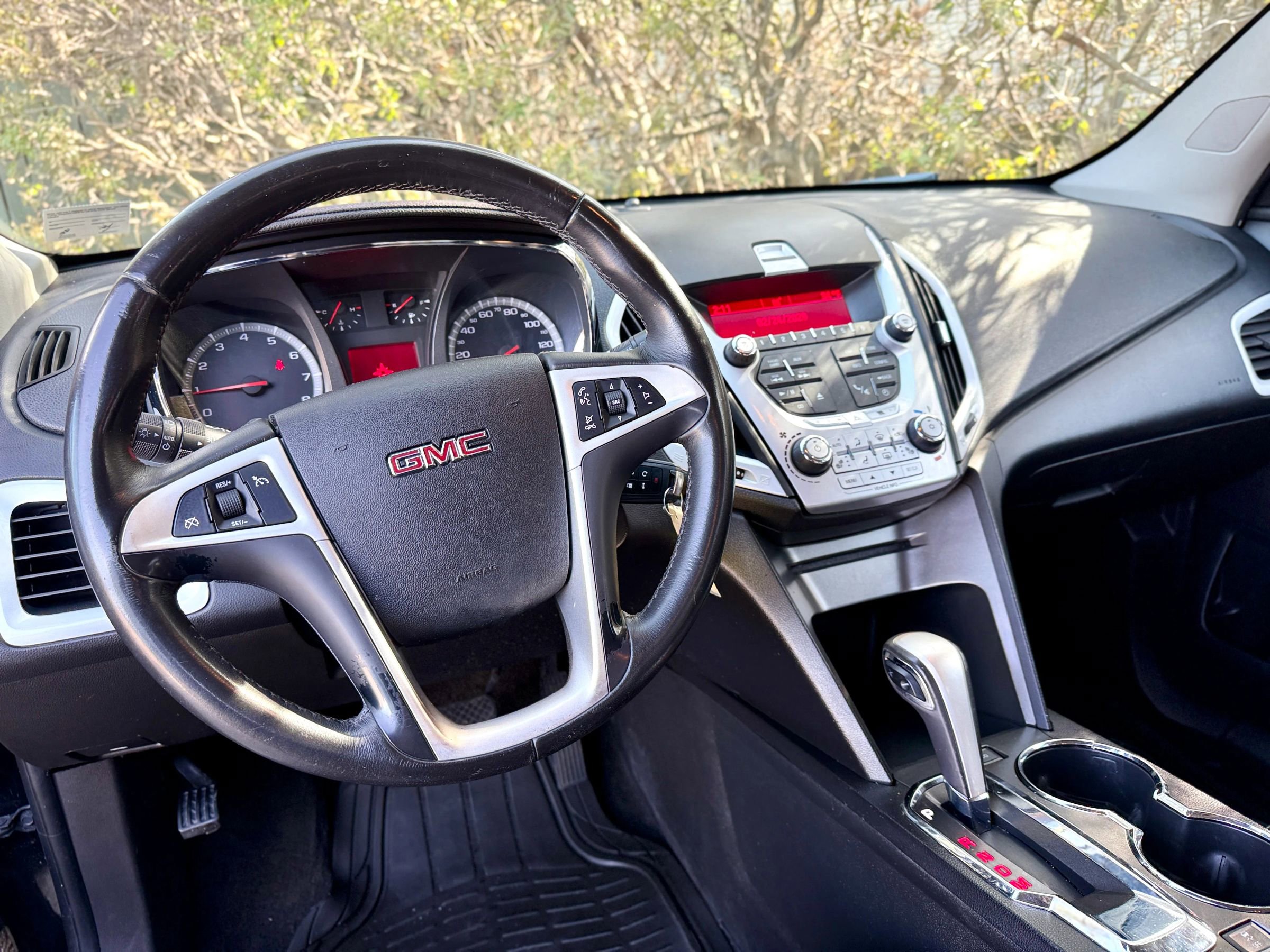 Used 2011 GMC Terrain SLT AWD/4WD image 28