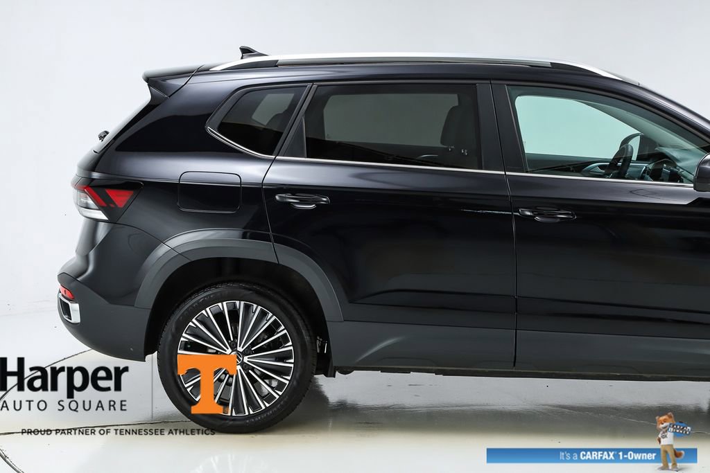 Used 2025 Volkswagen Taos SE image 11