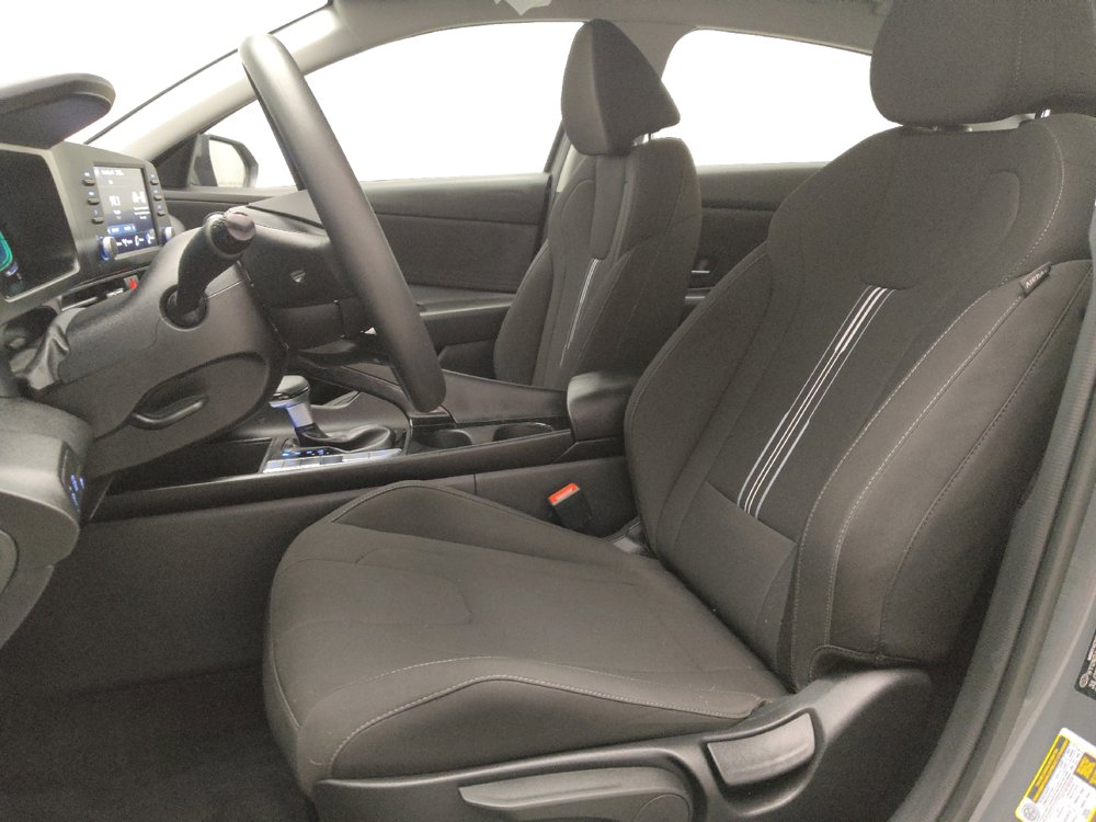 Used 2025 Hyundai Elantra Hybrid FWD image 17