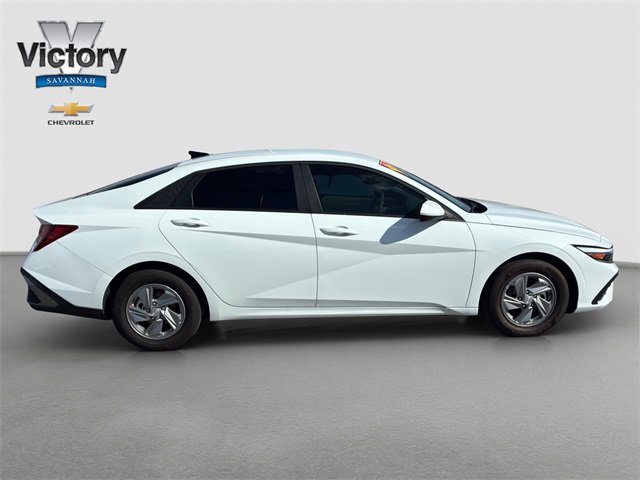 Used 2025 Hyundai Elantra SE w/ Cargo Package image 5