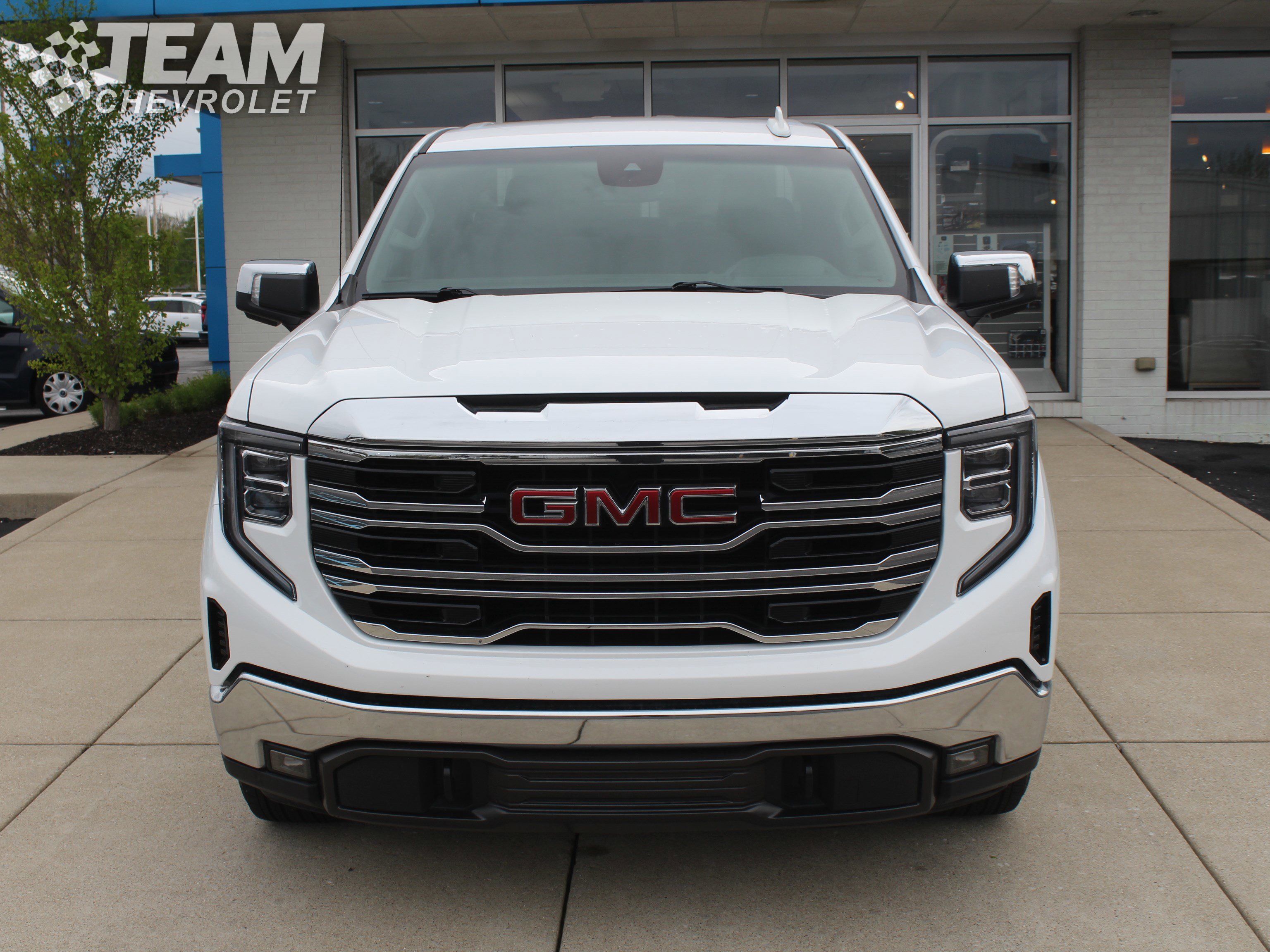 Used 2024 GMC Sierra 1500 SLT AWD/4WD image 9