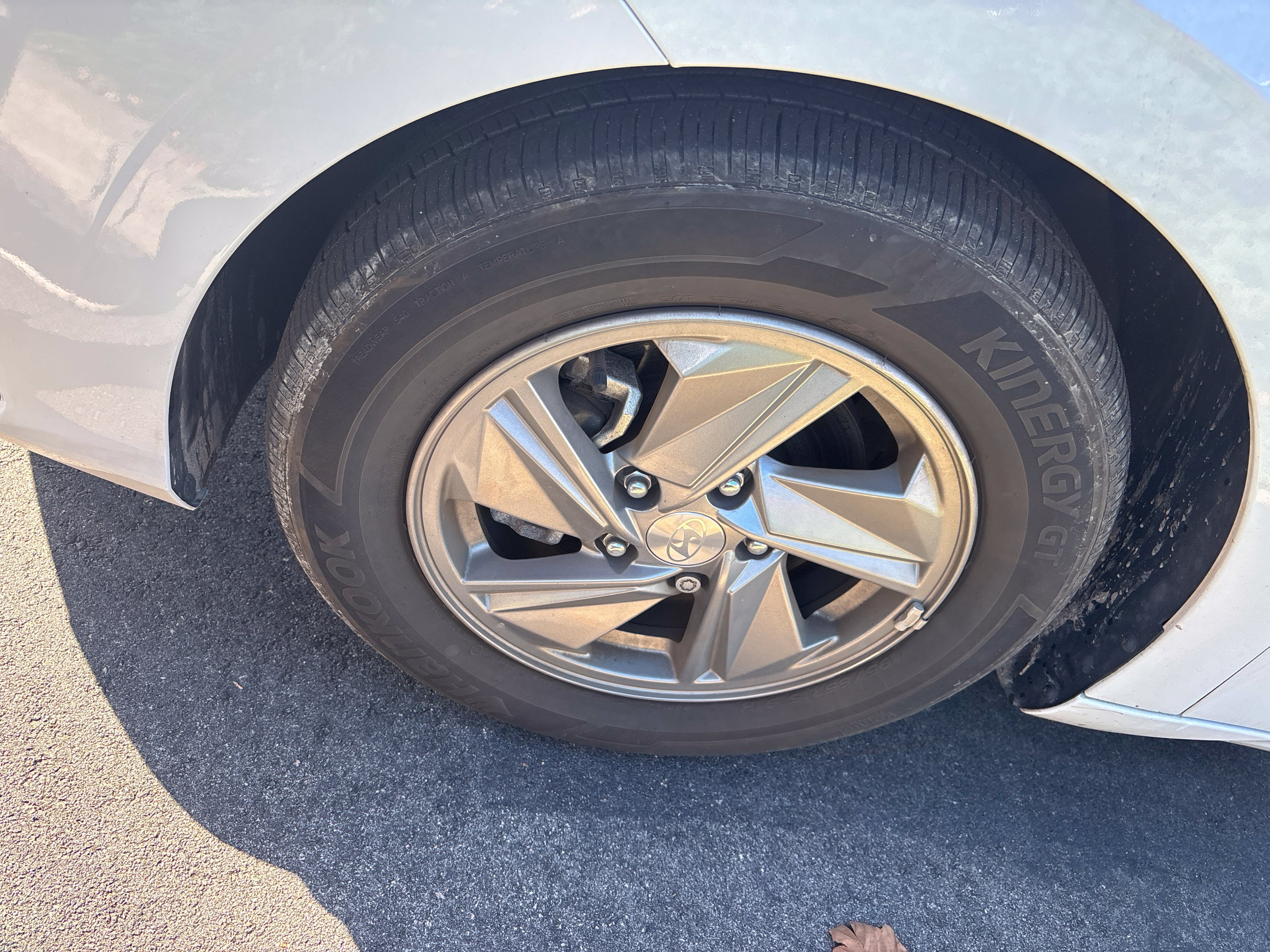 Used 2024 Hyundai Elantra SE FWD image 4