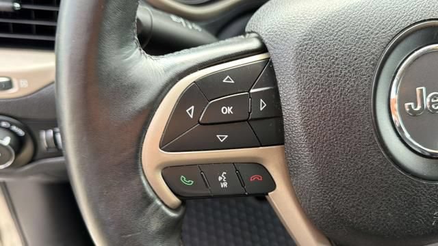Used 2016 Jeep Cherokee Latitude w/ Cold Weather Group AWD/4WD image 8