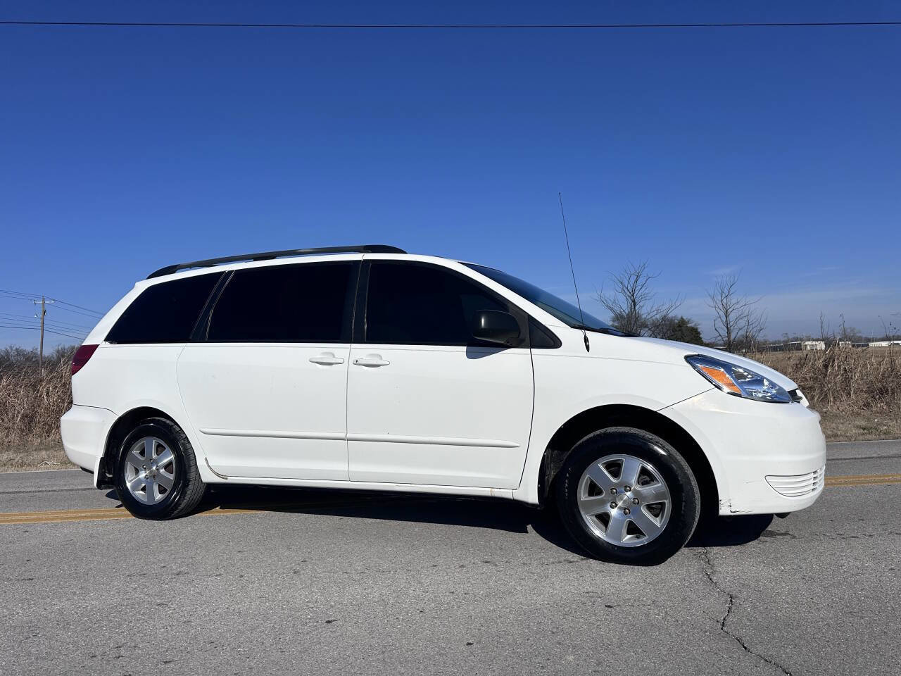 Used 2004 Toyota Sienna CE image 2