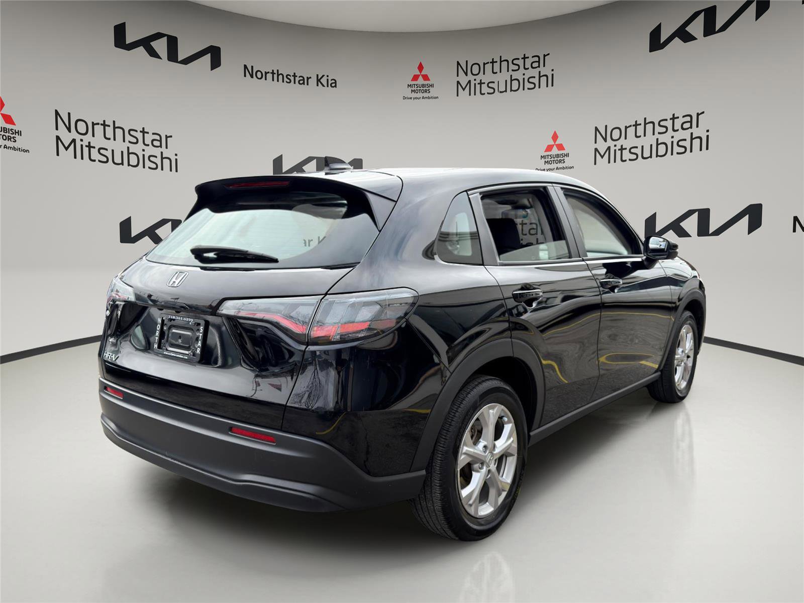 Used 2023 Honda HR-V LX image 4