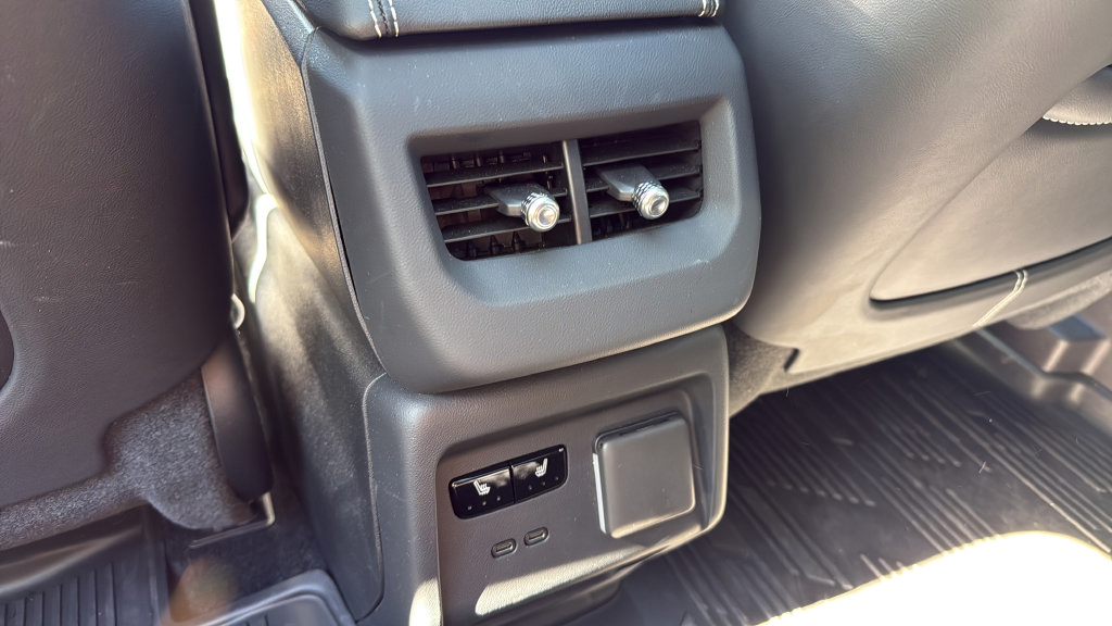 Certified 2025 Cadillac Optiq Luxury 2 w/ LPO, Floor Liner Package AWD/4WD image 26