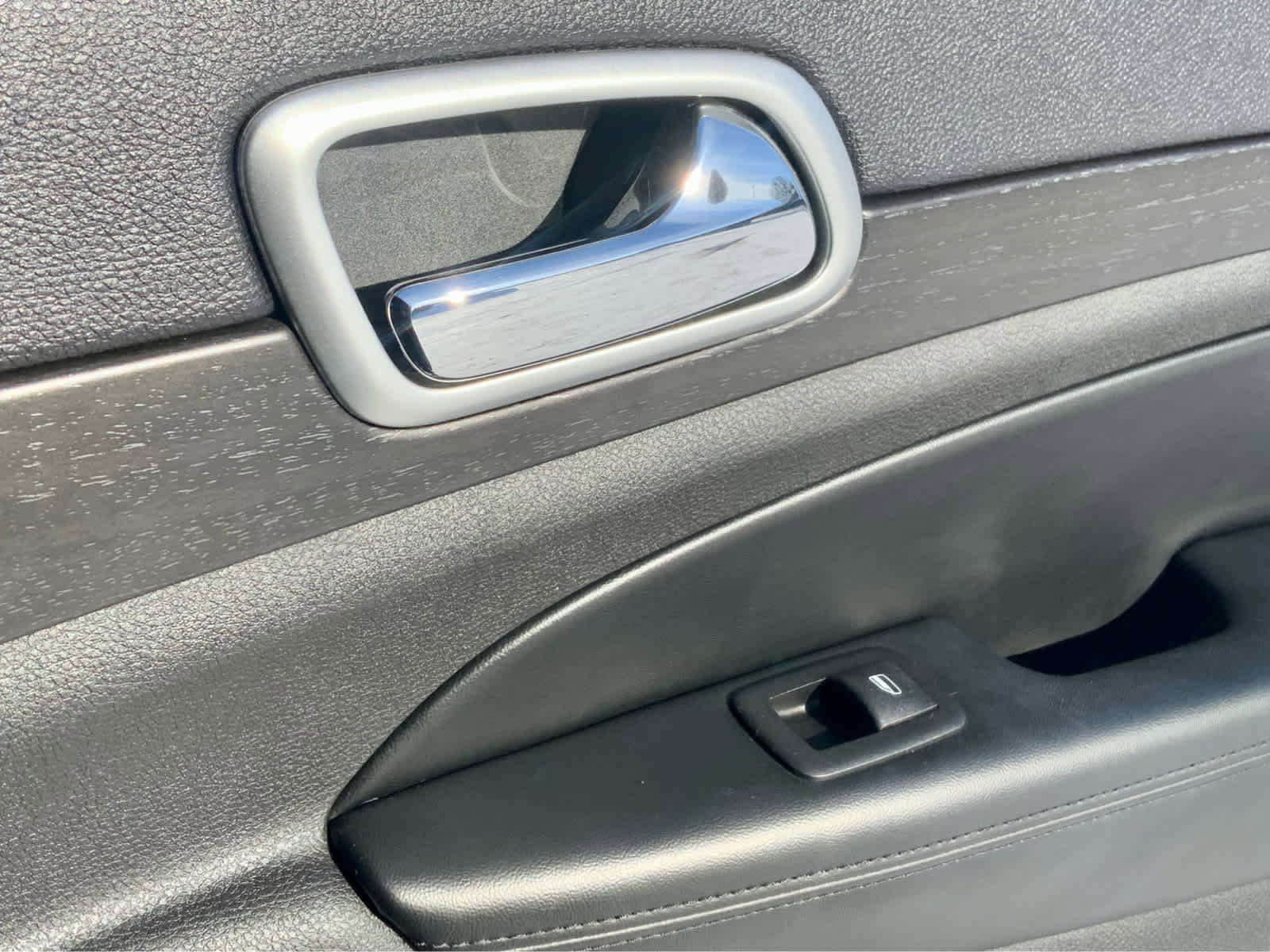 Used 2015 Jeep Grand Cherokee Altitude image 52