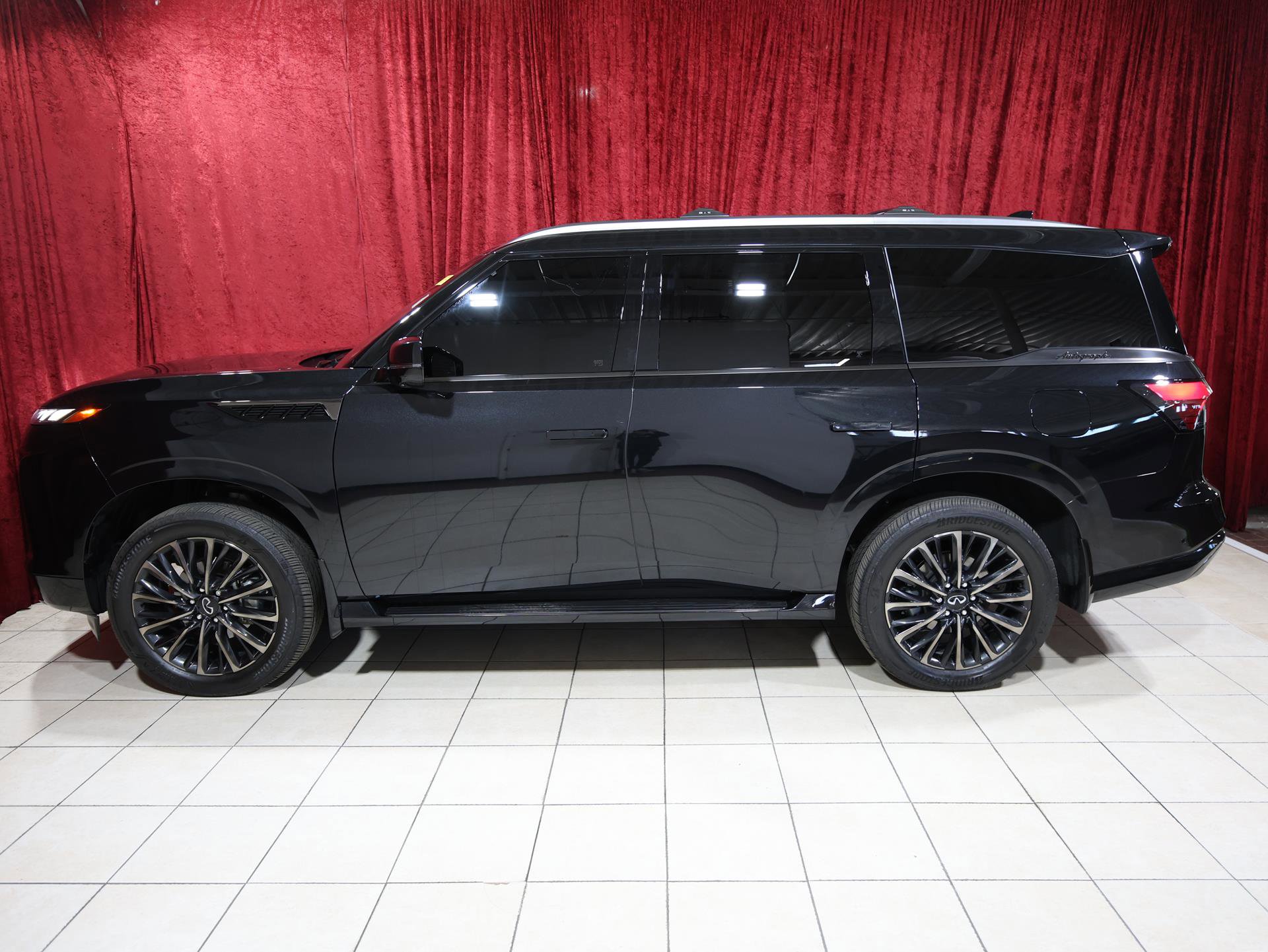 Used 2025 INFINITI QX80 Autograph w/ Autograph Exterior Package image 4