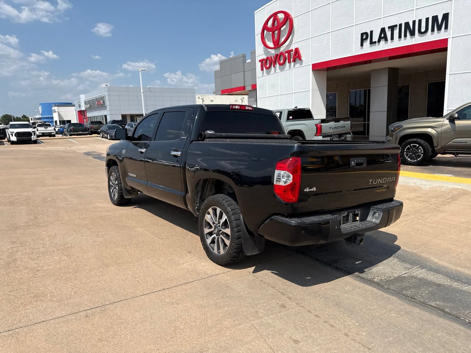 Used 2018 Toyota Tundra Limited w/ Limited Premium Package AWD/4WD image 14