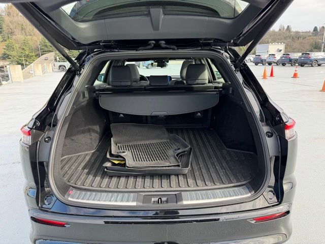 Used 2025 Toyota Crown Signia image 9