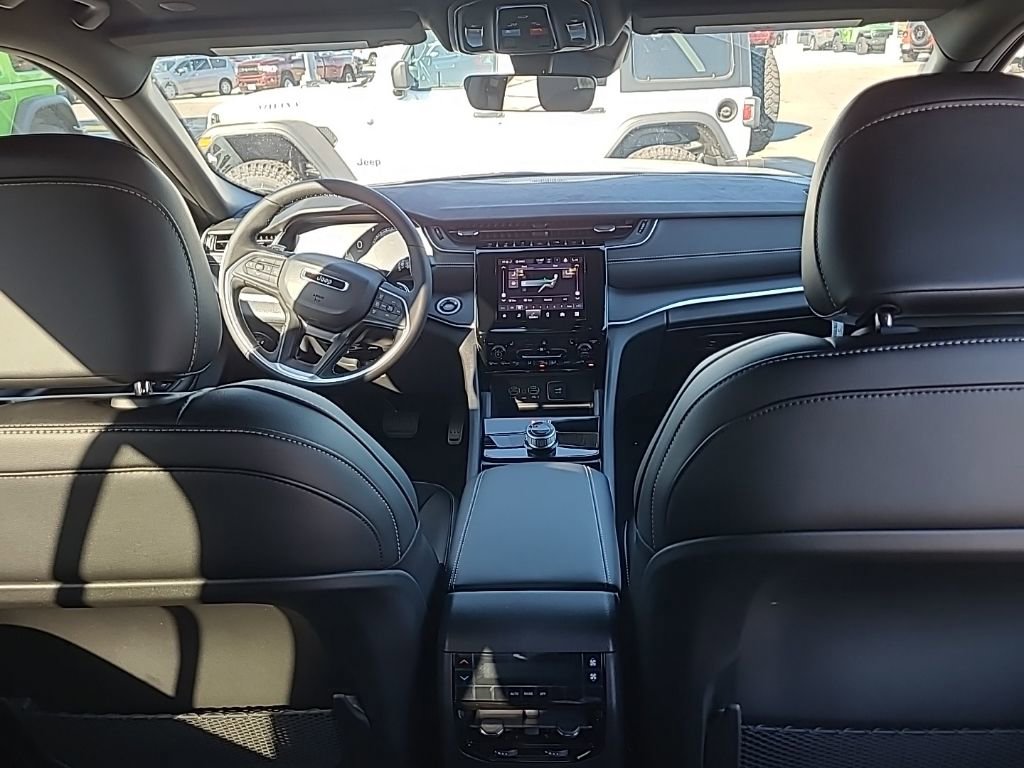 New 2025 Jeep Grand Cherokee L Altitude image 30