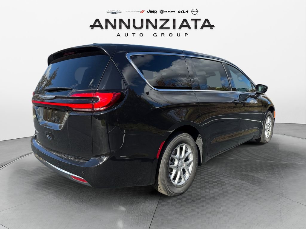 New 2026 Chrysler Pacifica Select image 5