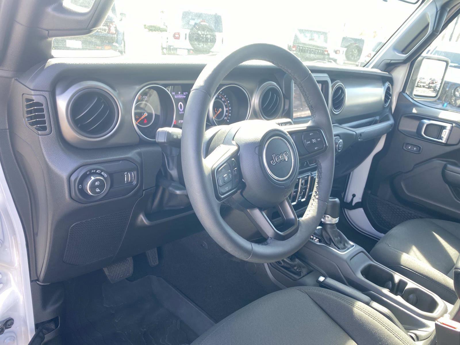 Certified 2023 Jeep Gladiator Sport image 24