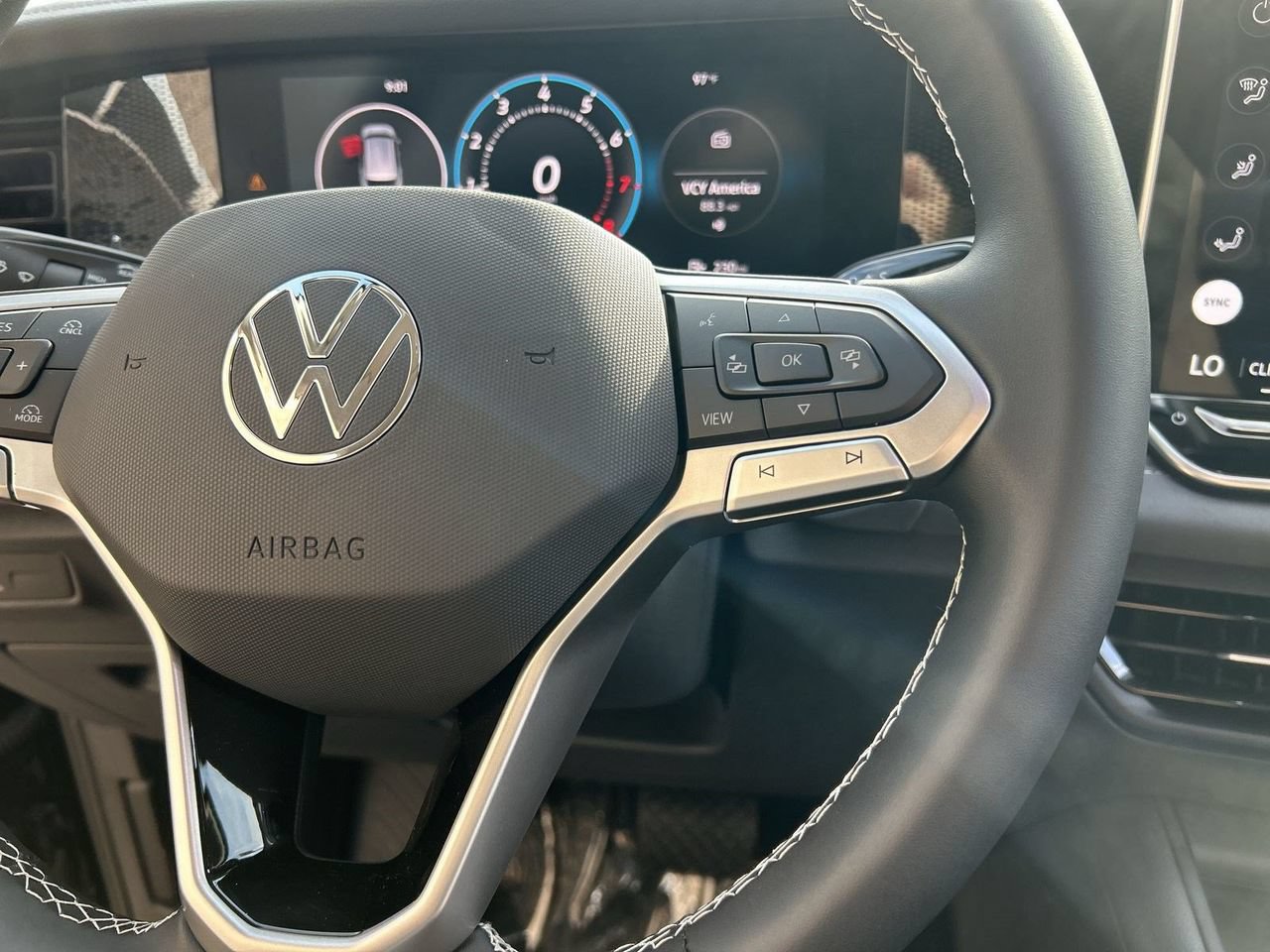 New 2026 Volkswagen Tiguan SE FWD image 21