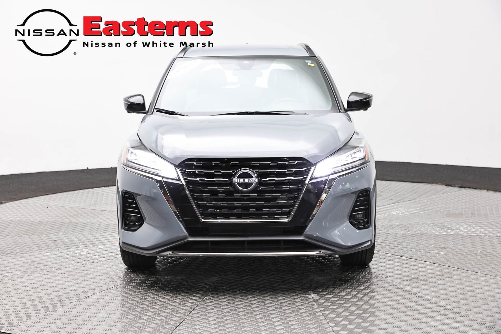 Used 2023 Nissan Kicks SR w/ SR Premium Package FWD image 2