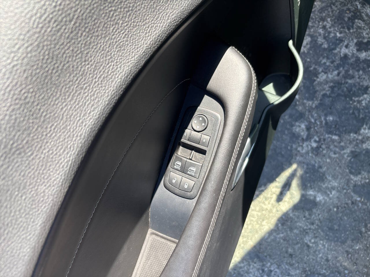 Used 2015 Dodge Challenger R/T Plus RWD image 14