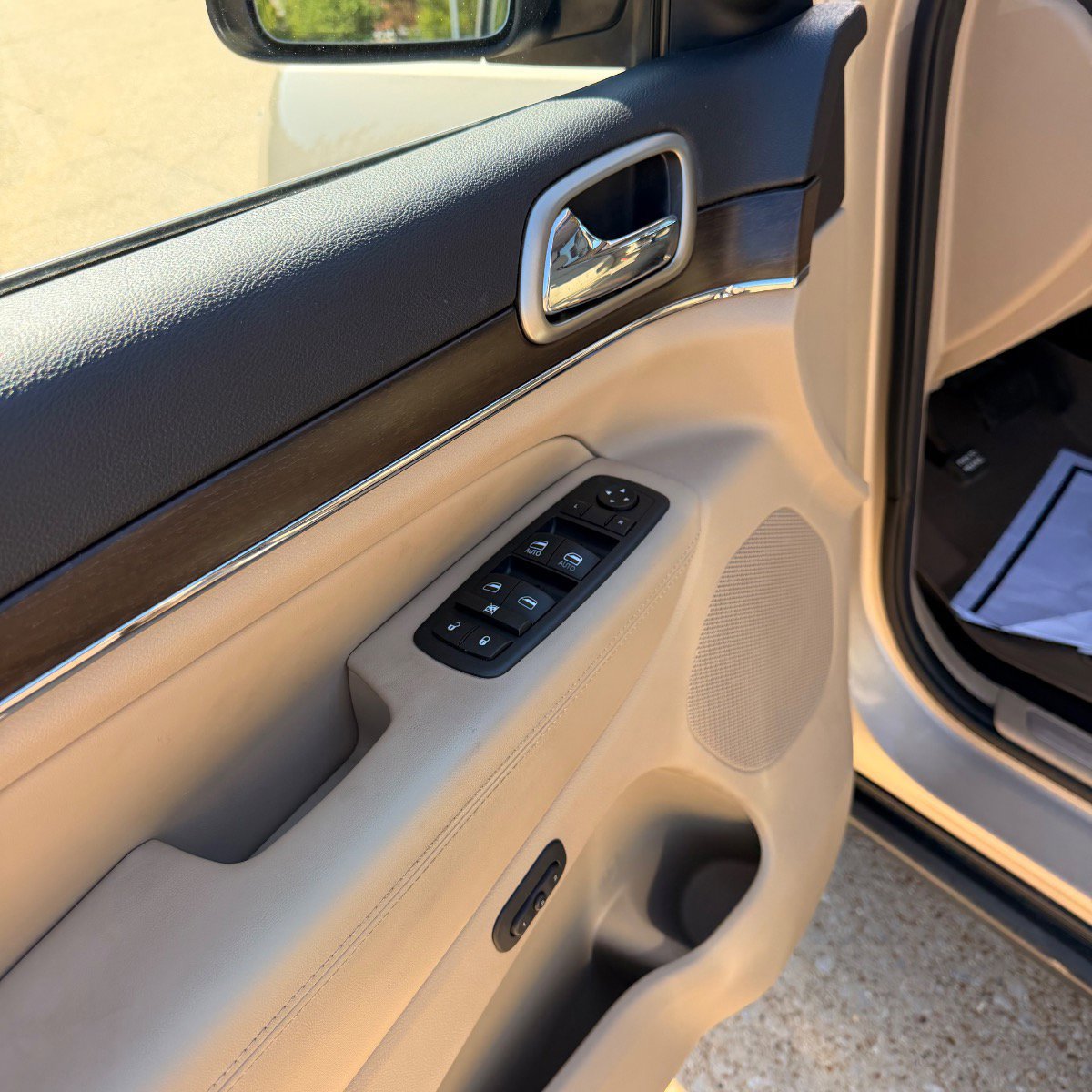 Used 2015 Jeep Grand Cherokee Limited RWD image 10