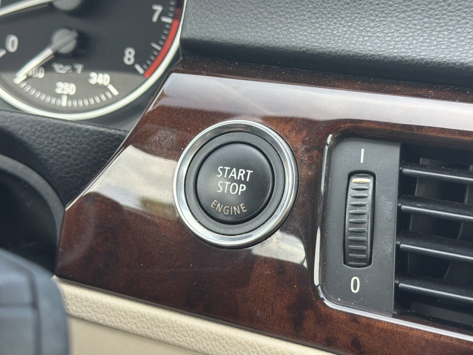 Used 2013 BMW 328i Convertible RWD image 25