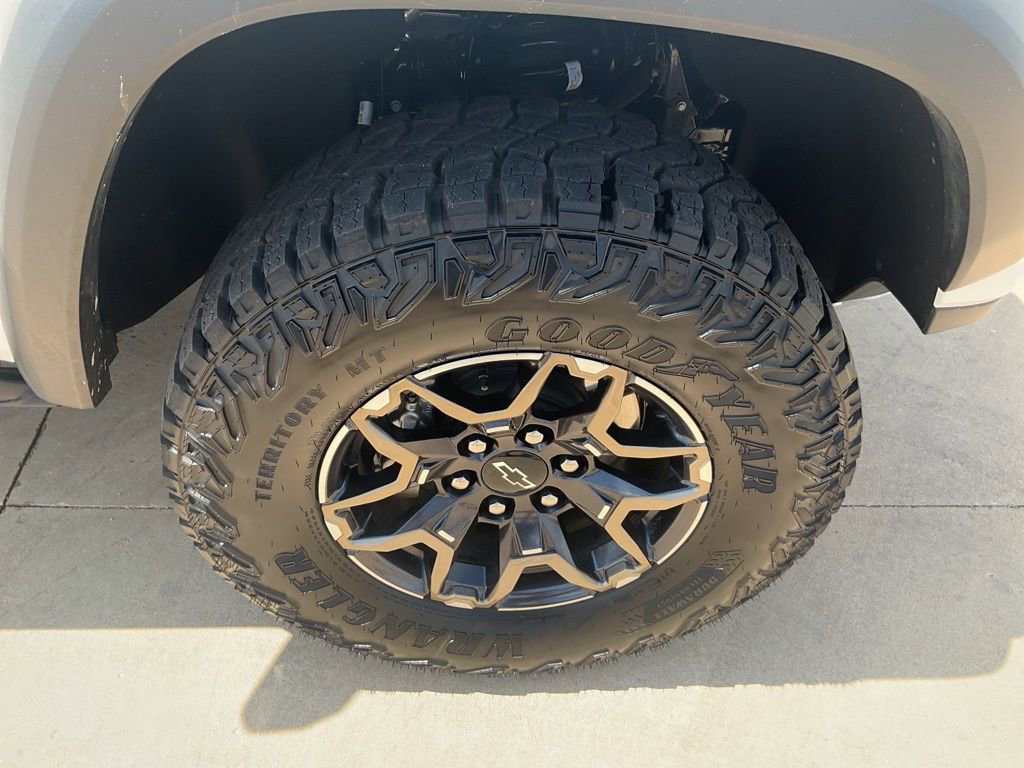 Used 2024 Chevrolet Colorado ZR2 w/ Technology Package image 34