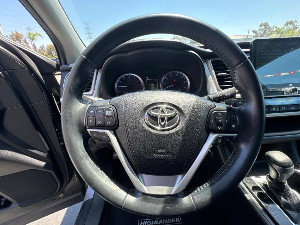 Certified 2019 Toyota Highlander Plus w/ Carpet Mat Package (TMS) AWD/4WD image 26