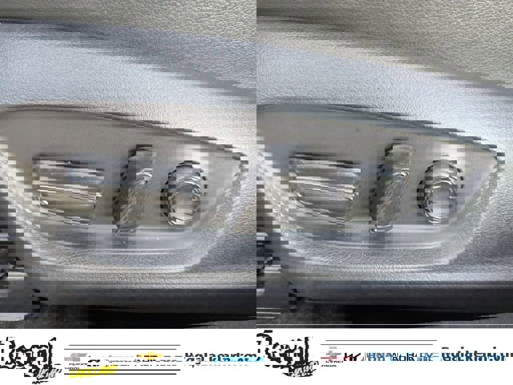 Used 2021 Toyota Camry SE image 18