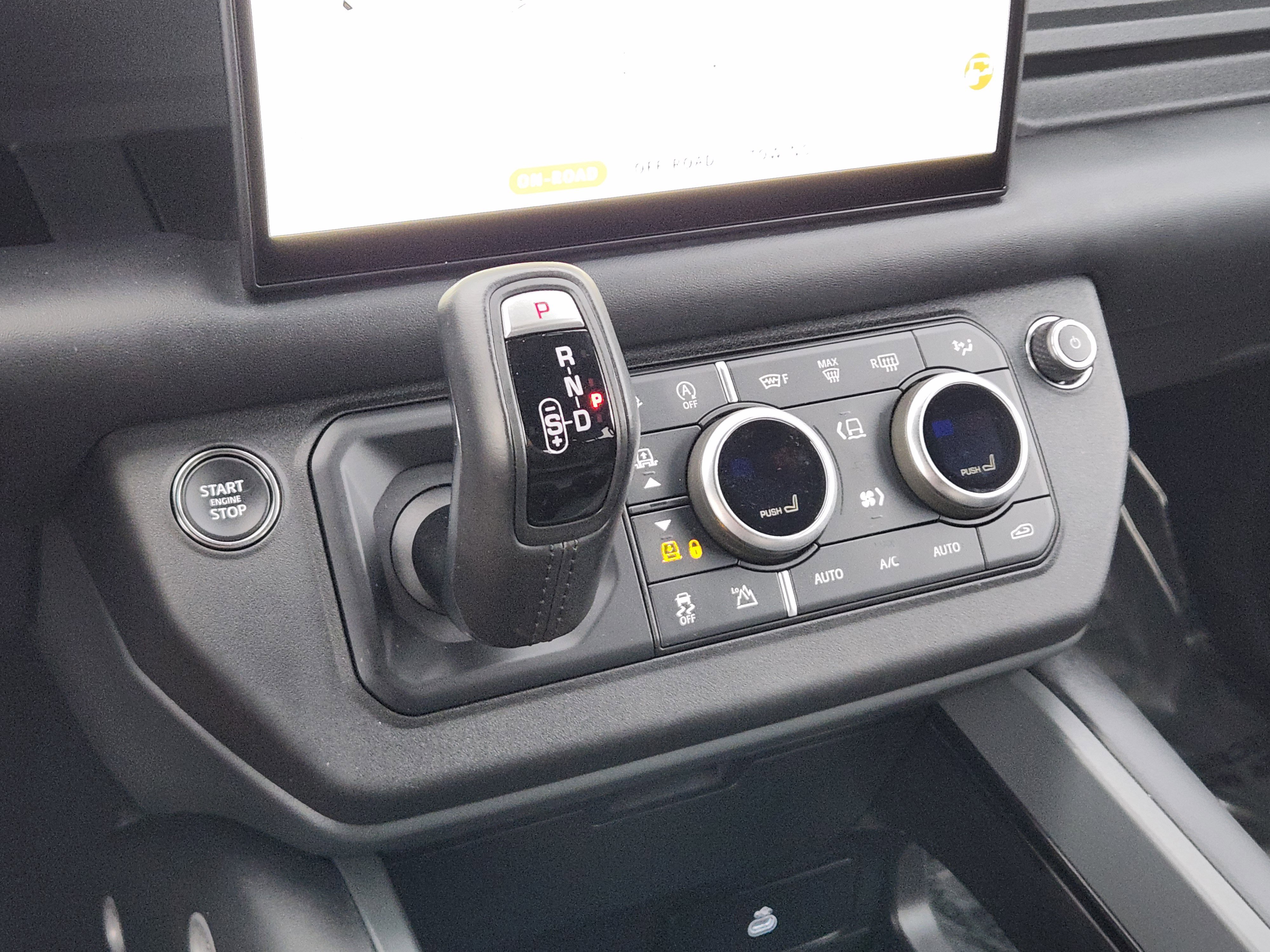 Certified 2025 Land Rover Defender 110 X-Dynamic SE image 19