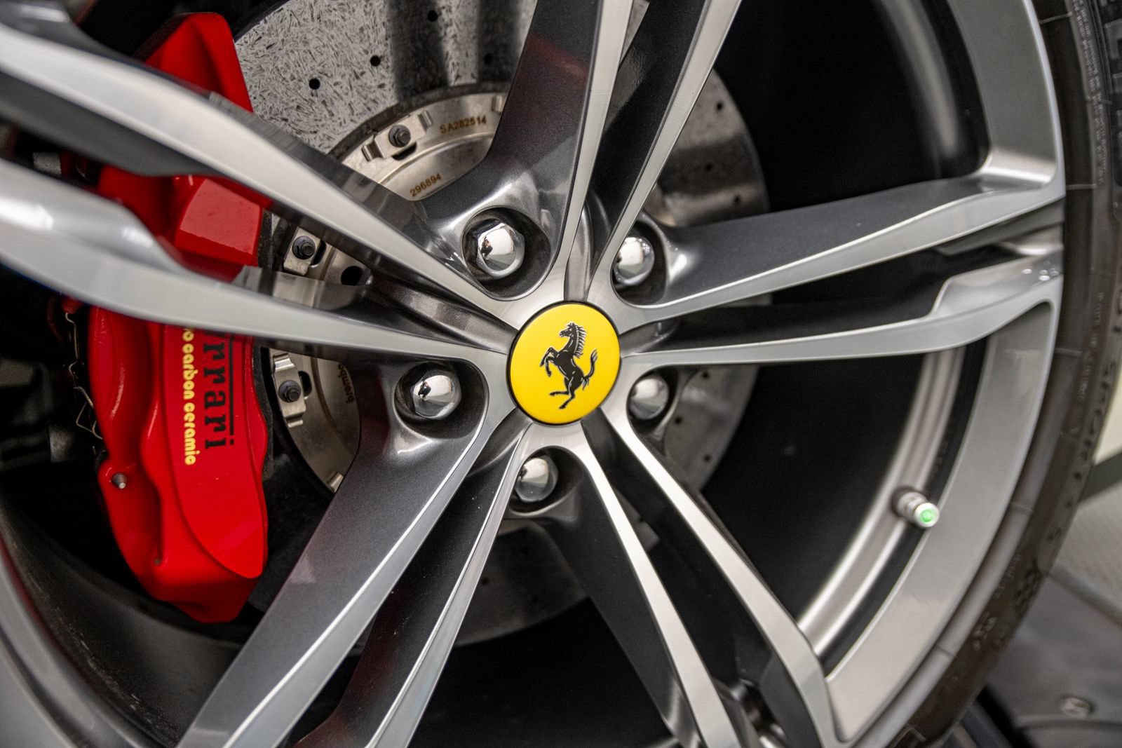 Used 2019 Ferrari GTC4Lusso AWD/4WD image 34