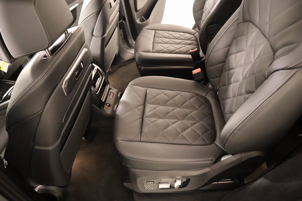 New 2026 BMW X7 xDrive40i w/ Executive Package image 13
