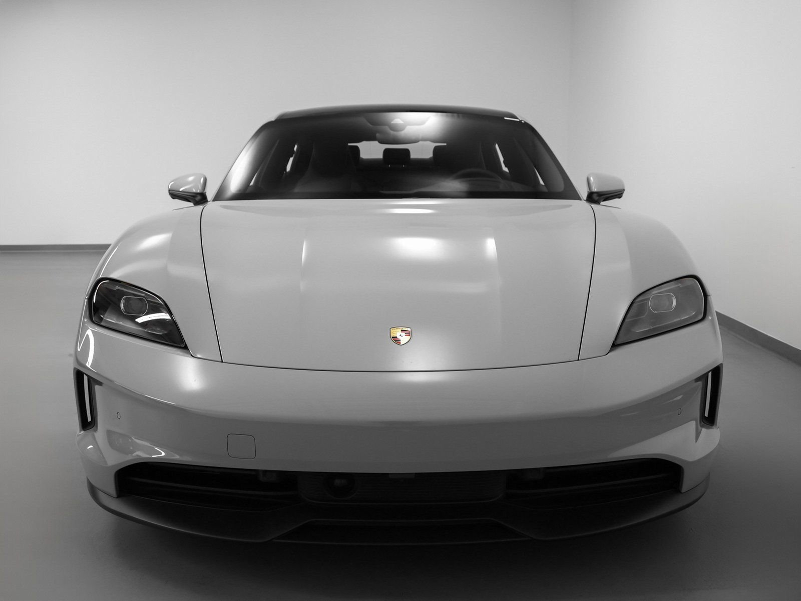 New 2025 Porsche Taycan image 8