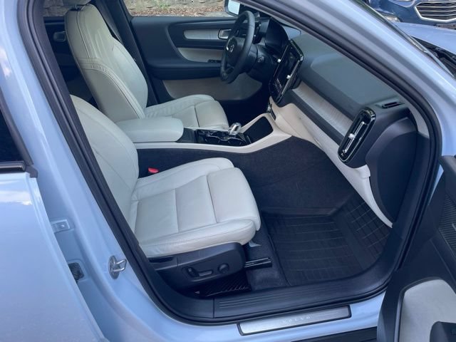 Certified 2024 Volvo XC40 B5 Ultimate w/ Protection Package Premier AWD/4WD image 13