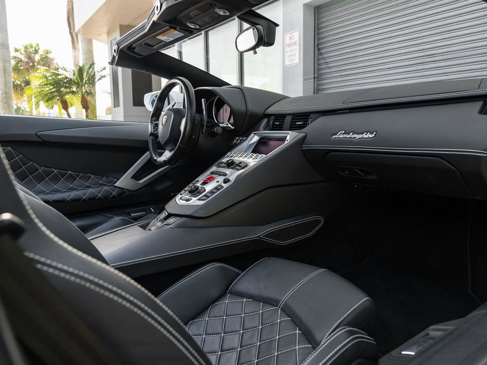 Used 2016 Lamborghini Aventador LP 700-4 AWD/4WD image 2