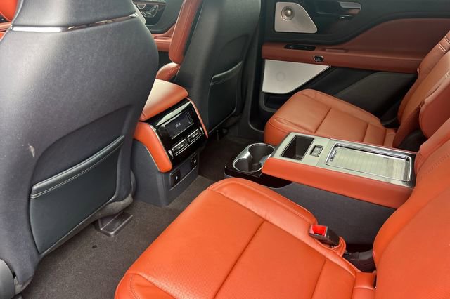 Used 2025 Lincoln Aviator Reserve w/ Equipment Group 201A image 11