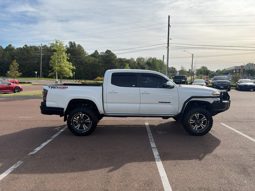 Used 2018 Toyota Tacoma TRD Sport image 4