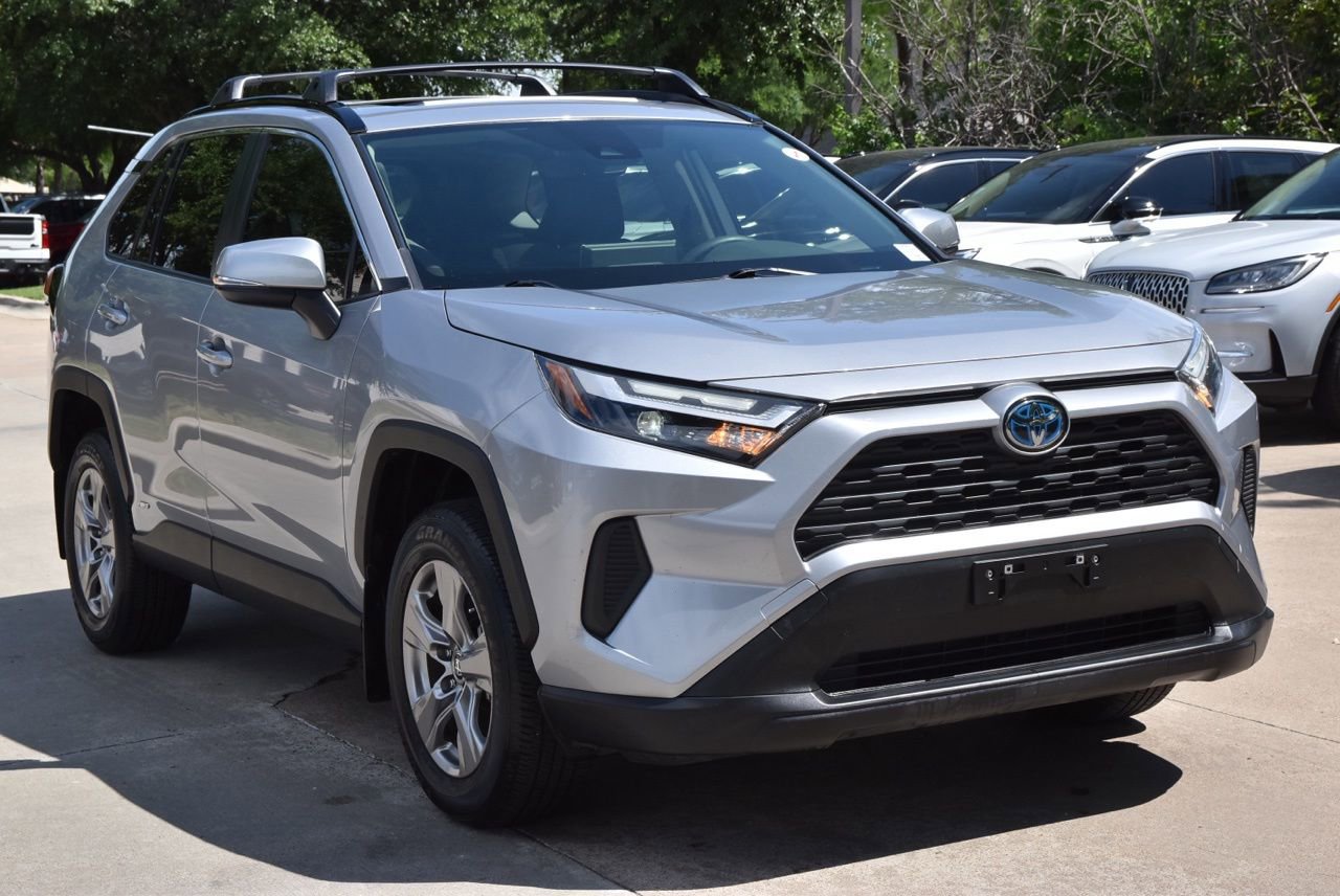 Used 2023 Toyota RAV4 XLE w/ Convenience Package AWD/4WD image 4