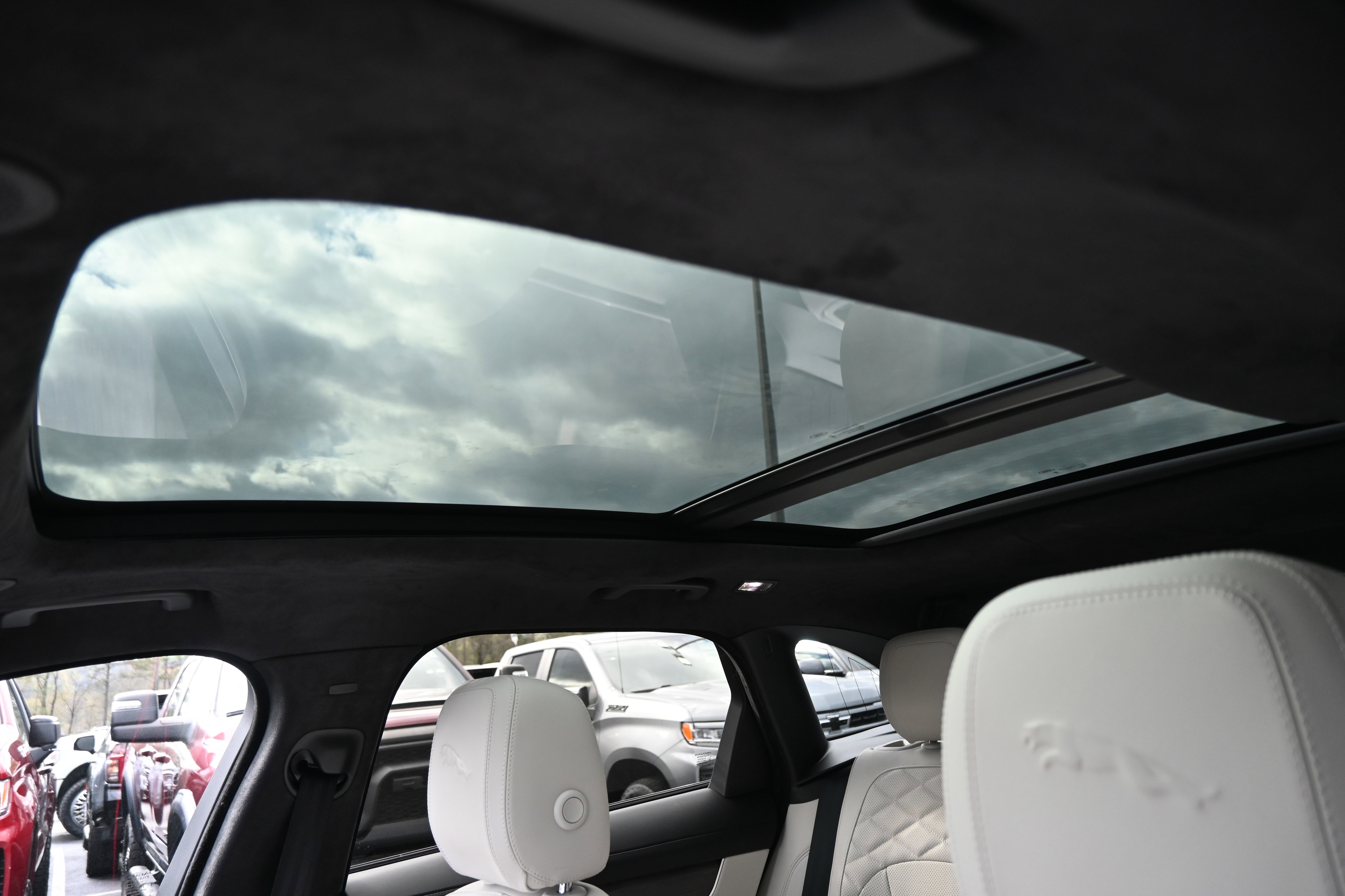 Used 2023 Jaguar F-PACE S image 9