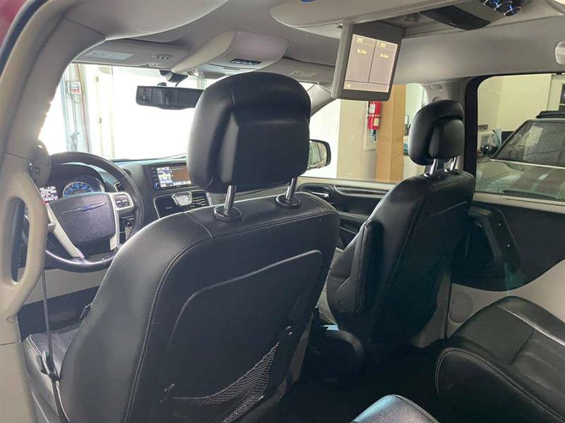 Used 2015 Chrysler Town & Country Touring-L w/ Driver Convenience Group FWD image 38