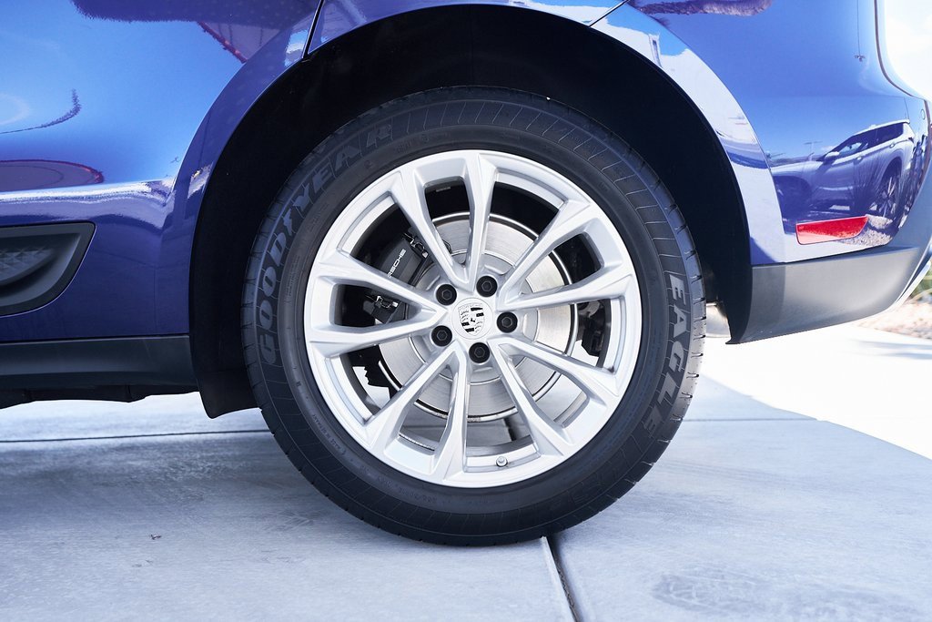 Used 2024 Porsche Macan image 8