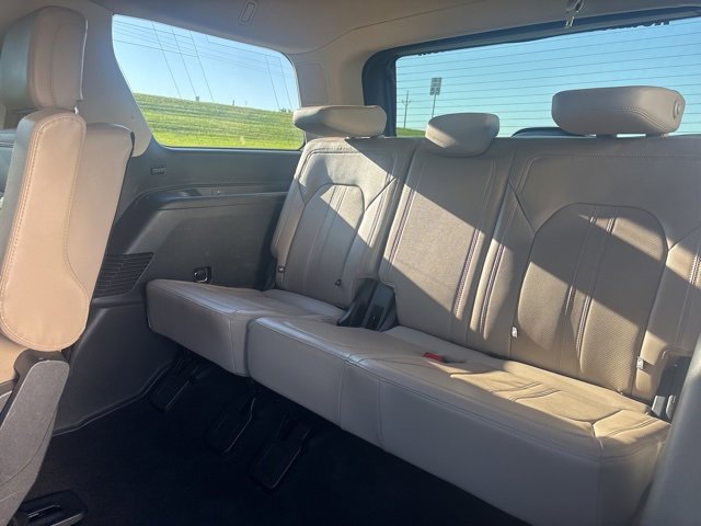 Used 2023 Ford Expedition Limited image 32